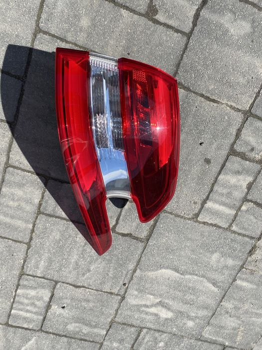 Задній фонар в кузов Пежо 308 т9 універсал(2014-2021)