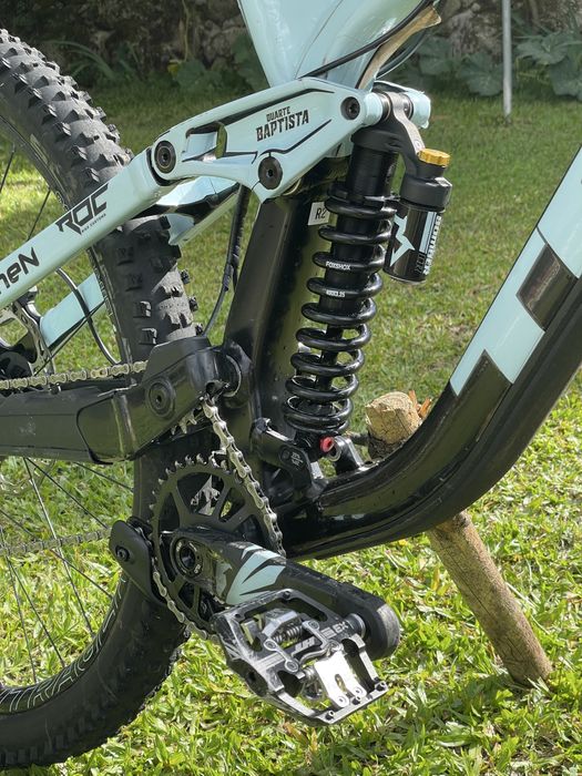 Trek session 8 2023 Downhill R2