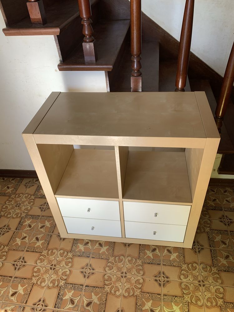 Móvel / estante IKEA com 4 gavetas