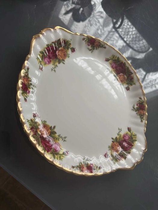 Посуд з кістяного фарфору Royal Albert Old Country Roses, Англія