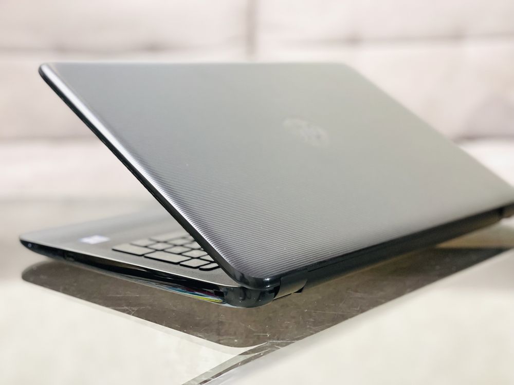HP 15/Full HD/Core i3-6006U/2.0 GHz/4 ГБ/SSD 128/HD Graphics 520