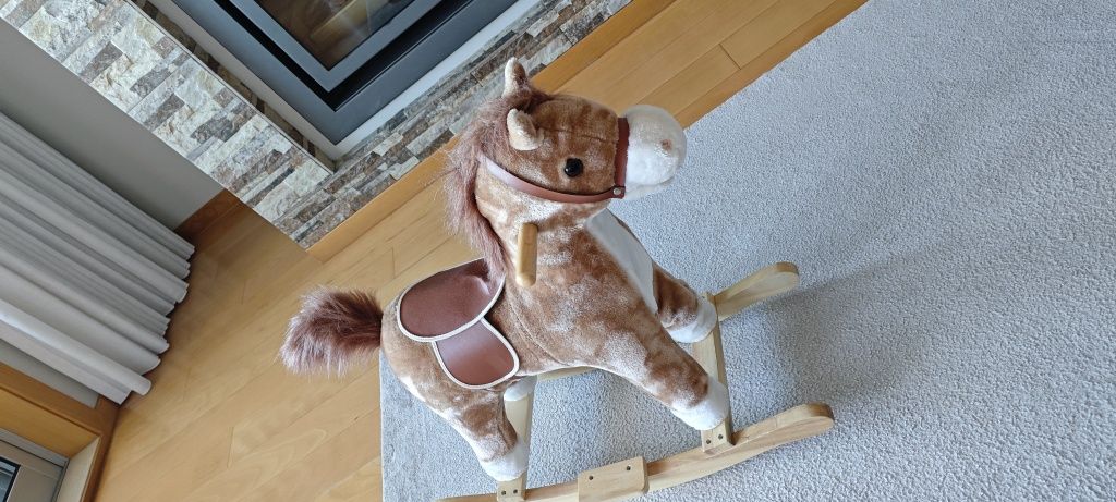 Cavalo de baloiço HomCom com sons