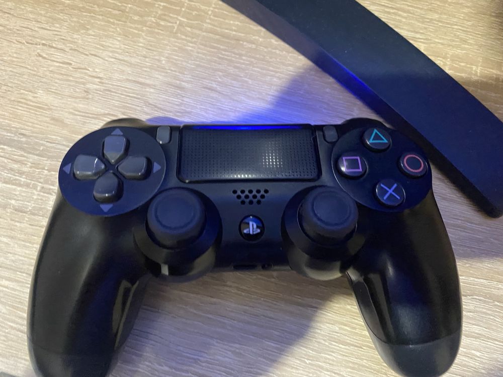 Sony PlayStation 4 500 gb. в идеальном состоянии