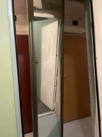 Drzwi przesuwane z lustrem do szafy