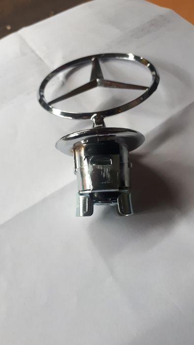 Эмблема прицел значок на капот  Mercedes МЕРСЕДЕС Е і С