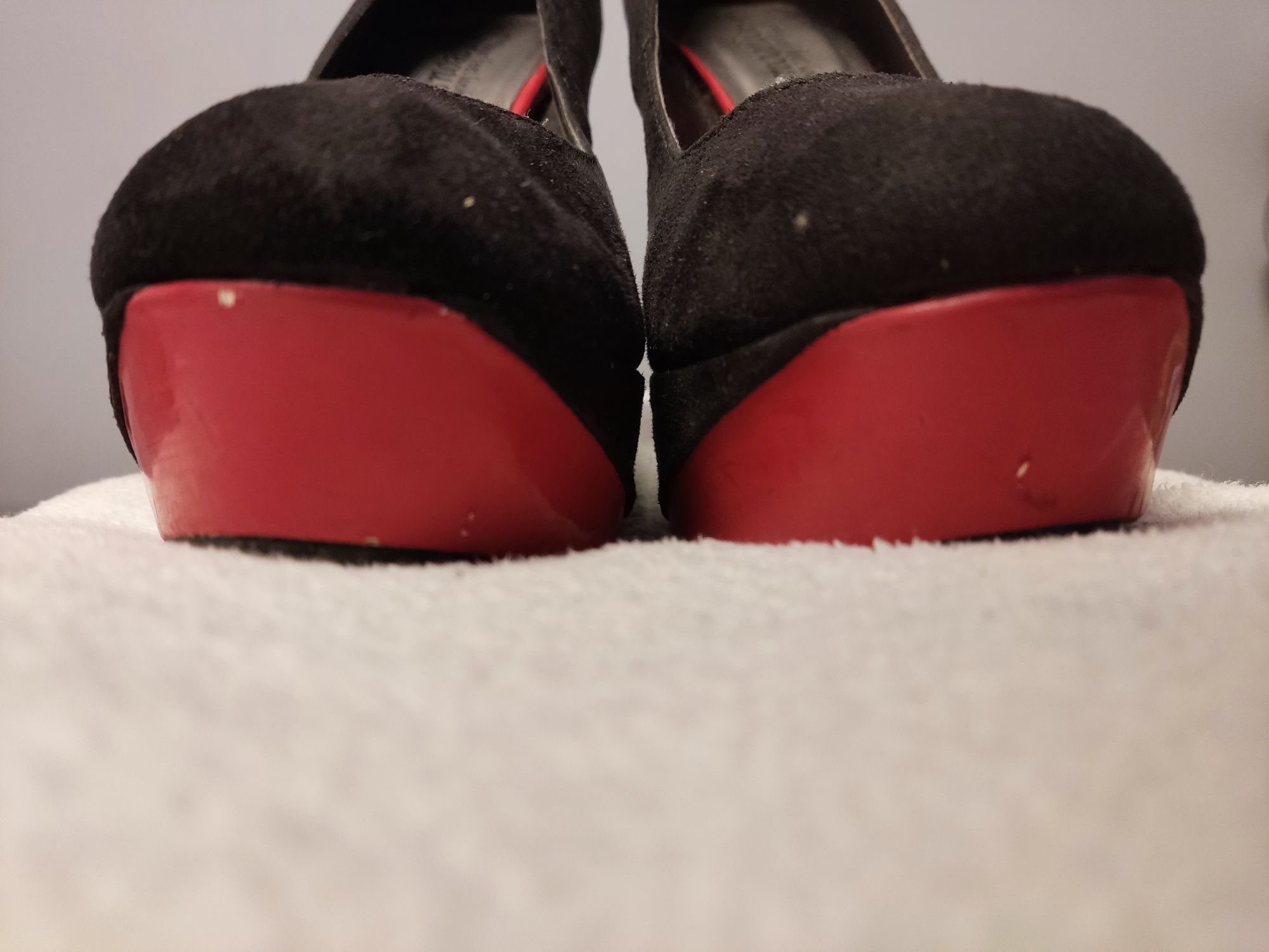 Czarne buty na platformie rozm 39