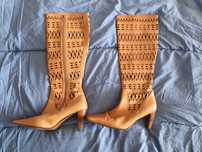 Botas em pele 40