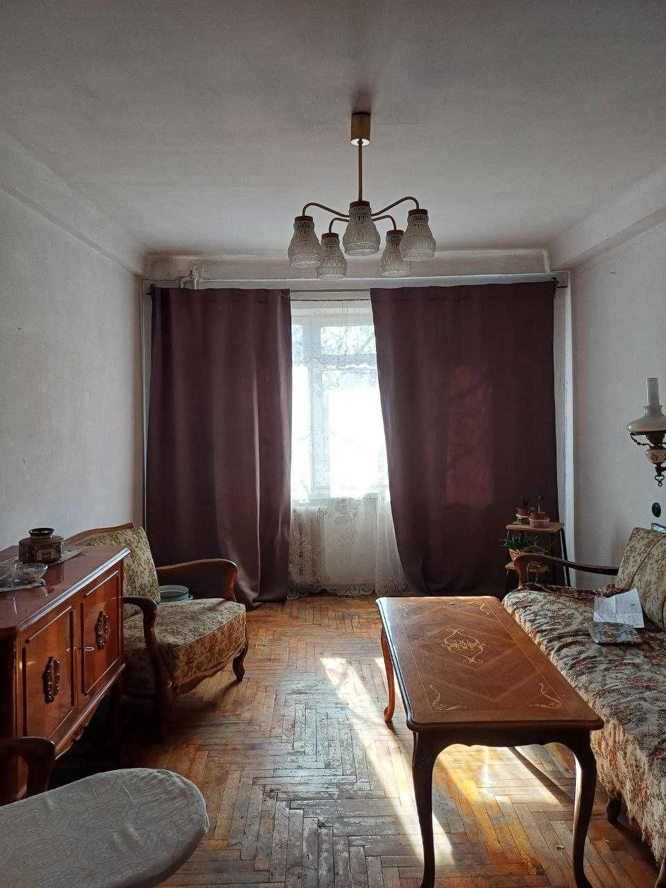 3-комн. квартира, ул. Почтовая, остановка "Малый рынок"