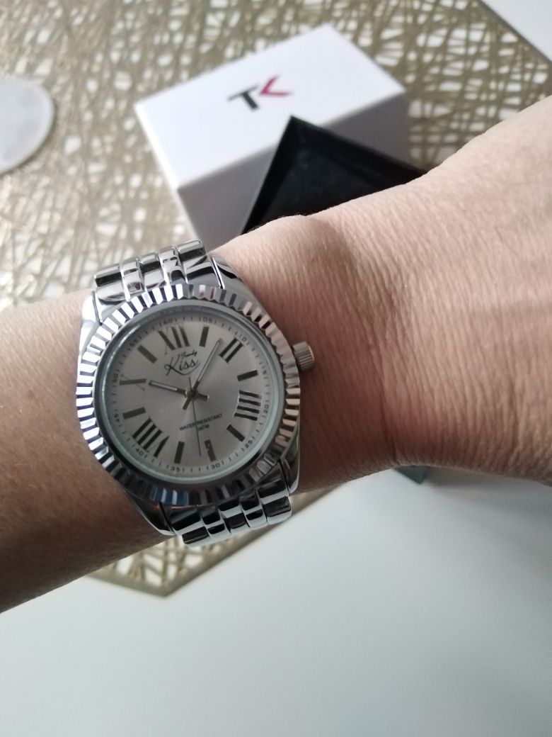 Nowy zegarek damski trendy kiss bransoleta srebrny