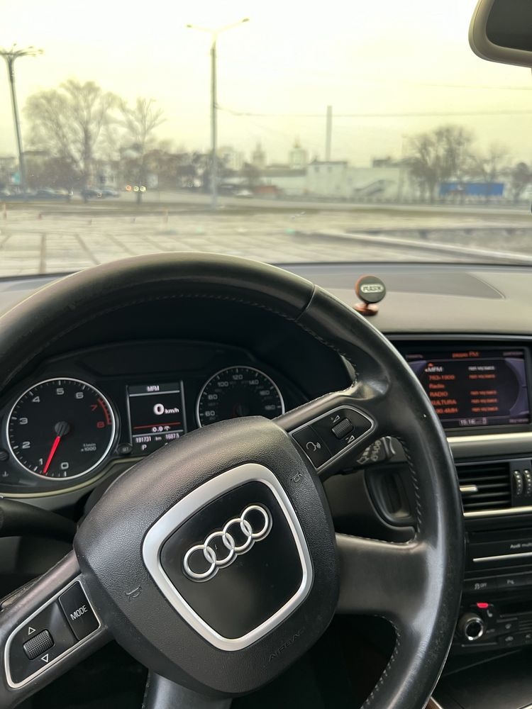 Audi q5  quattro.