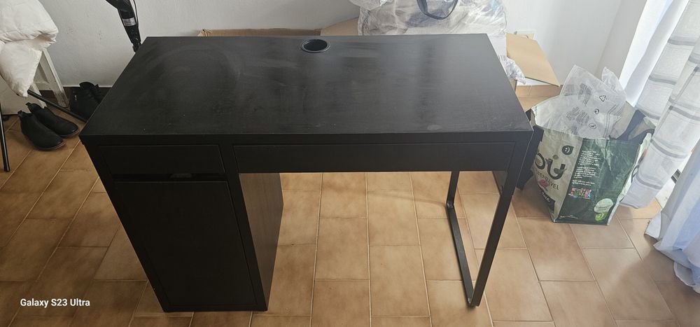 Escritório com gaveta