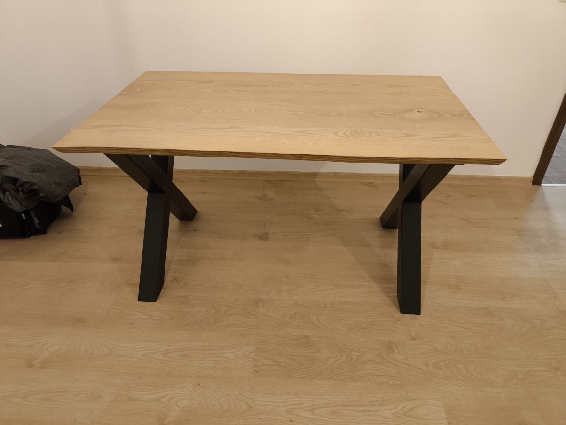 Stół w stylu skandynawskim loft
