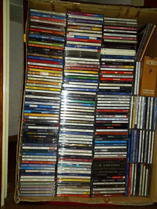 Lote de DVDs, CDs, cassetes e VHS – venda conjunta ou individual
Coleç