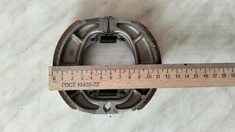 Колодки гальмівні на Suzuki an125,ua125t,lindy,uz125t,um125t.