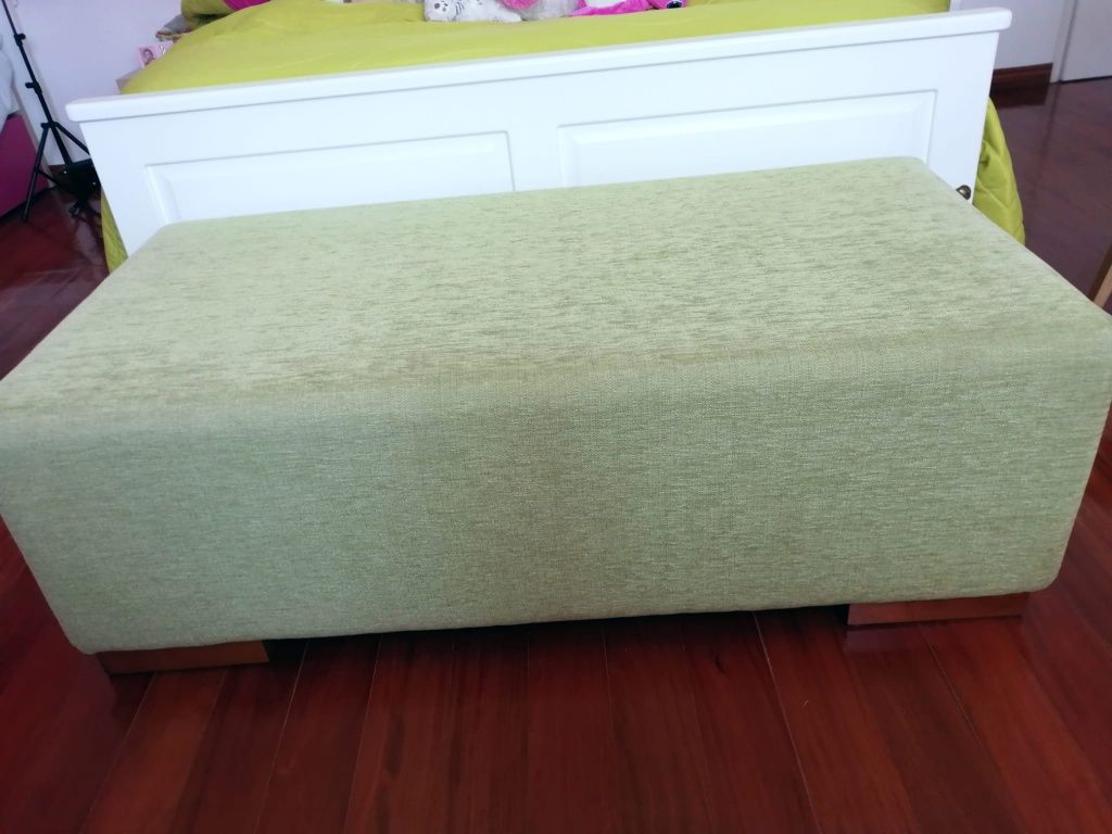PUFF rijo revestido a tecido verde