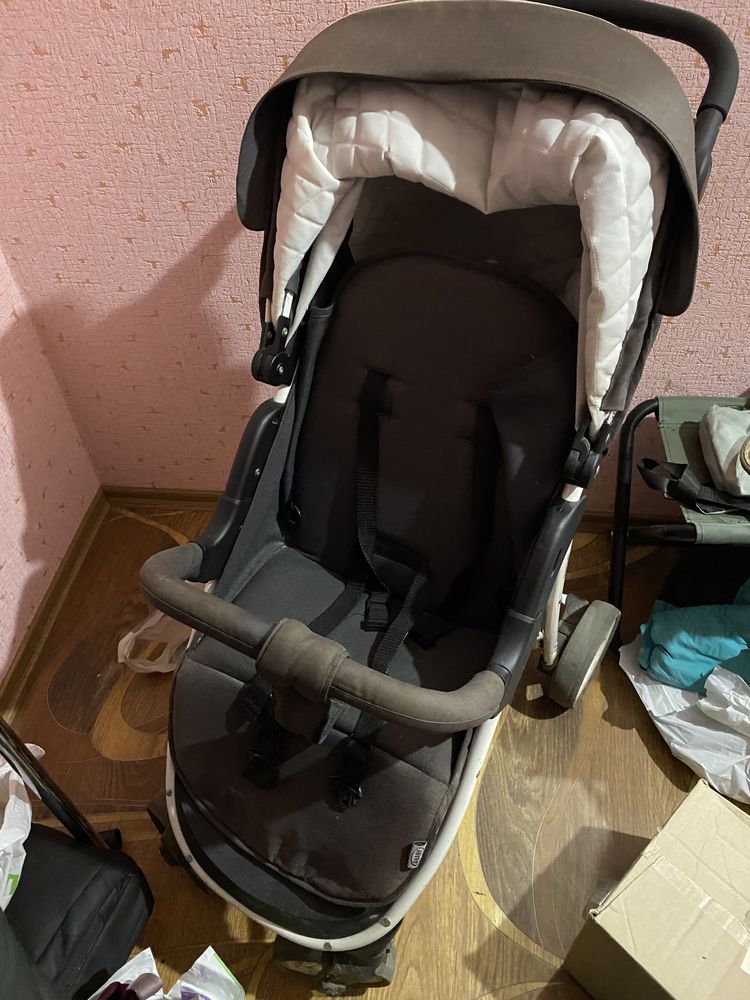 Прогулочна коляска
