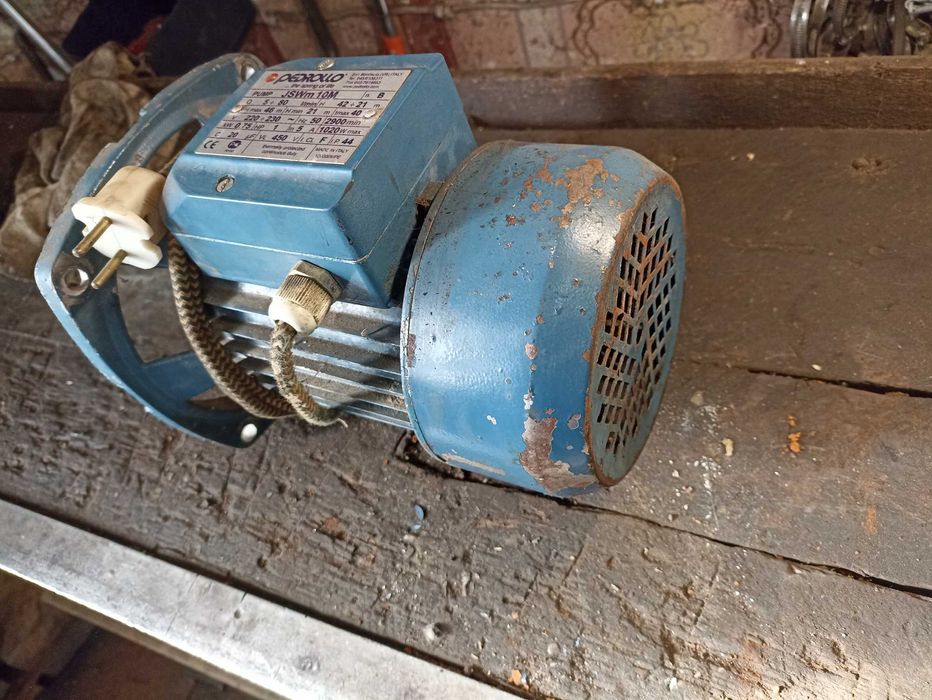 Продам робочий двигун від насосної станції