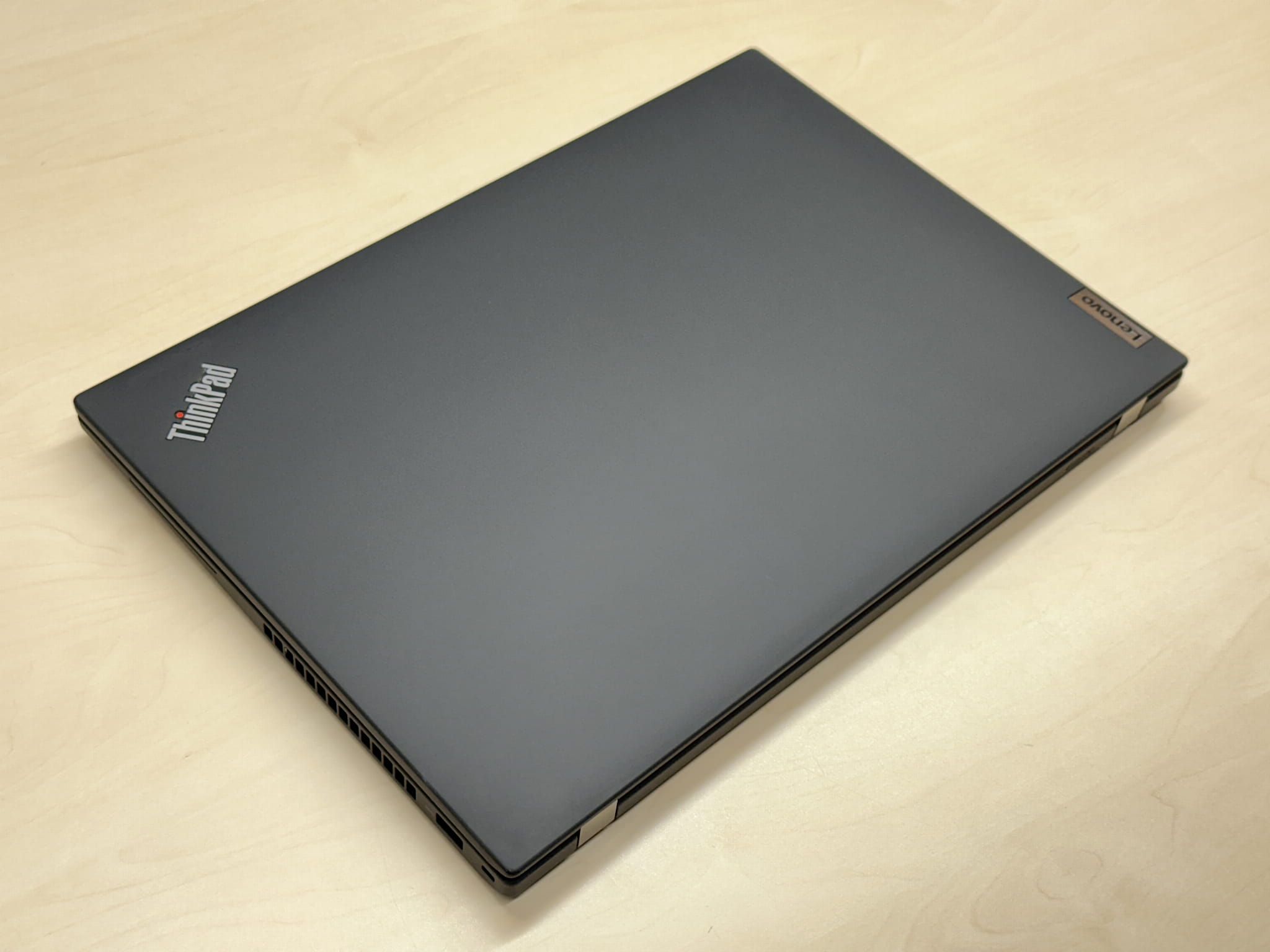Laptop Lenovo ThinkPad T16 Gen 1 | i5-1245U / FHD+ / OUTLET / 32 / 512