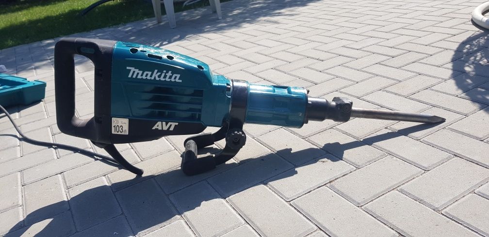 Młot wyburzeniowy Makita HM1317C