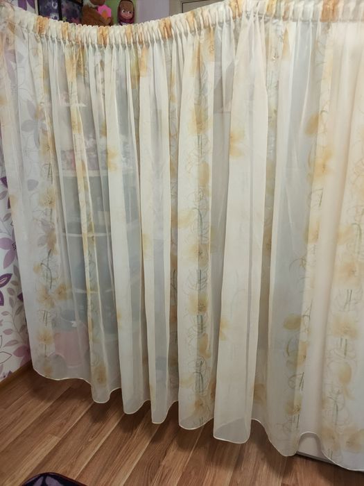 Продам гардины на окно.