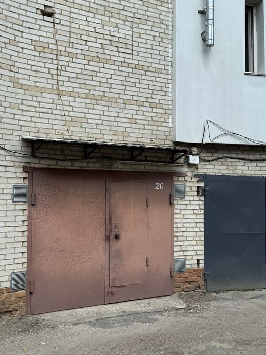 Продам дуже теплий гараж біля озера Чеха.