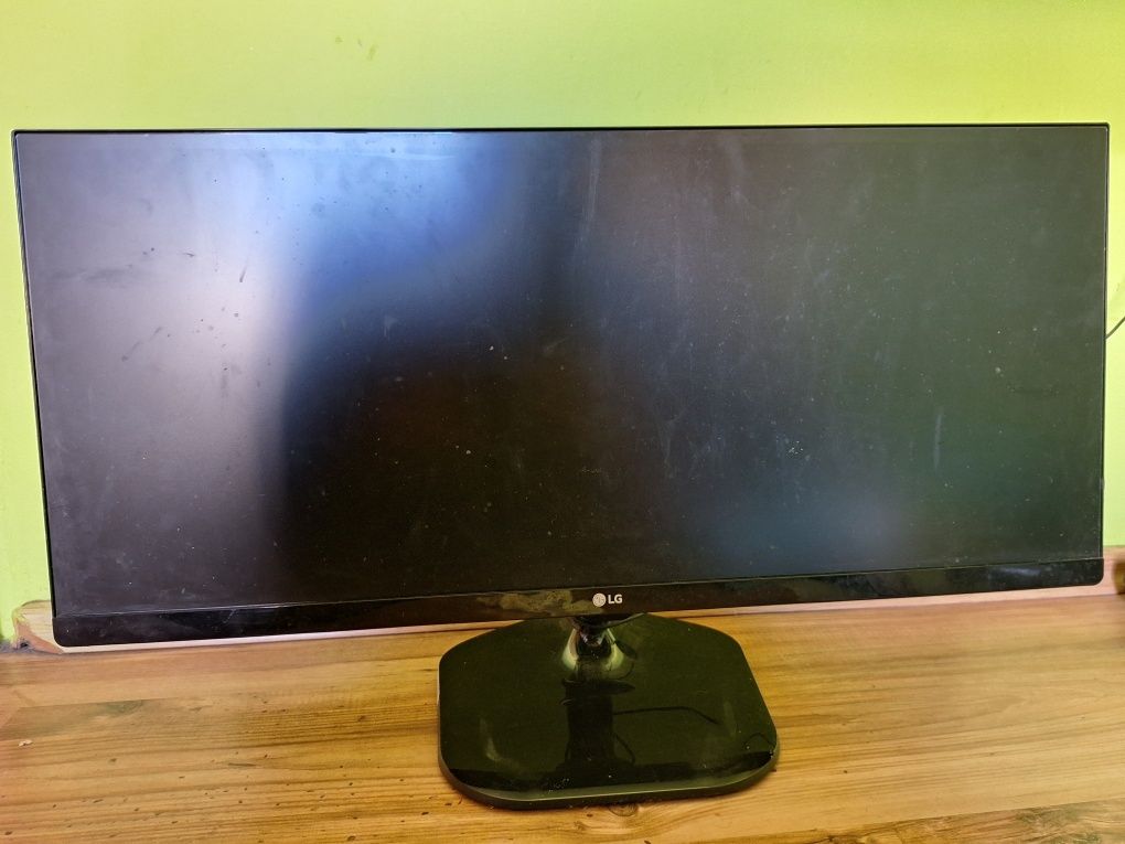 Monitor LG pęknięty
