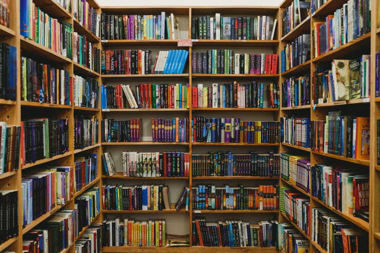 Книги разных писателей из домашней библиотеки