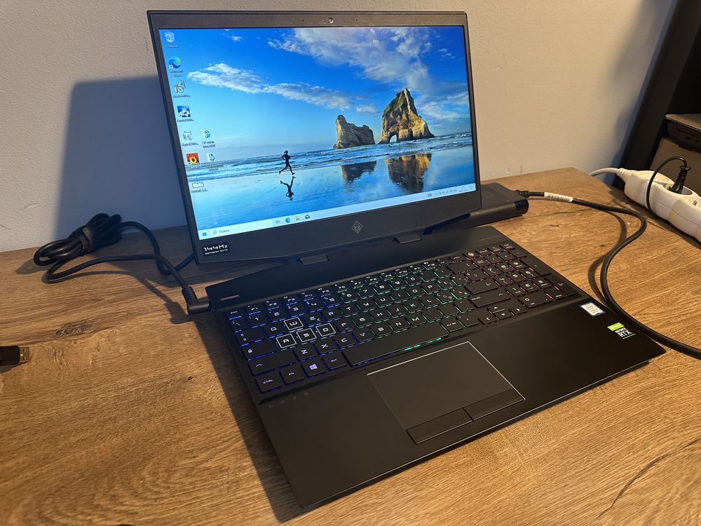 Продам игровой ноутбук HP OMEN 15-dh i7-10750H 6 ядер/rtx 2060 6gb