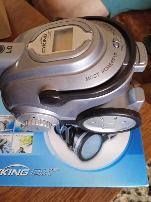 Цікавий маленький радіоприймач, новий