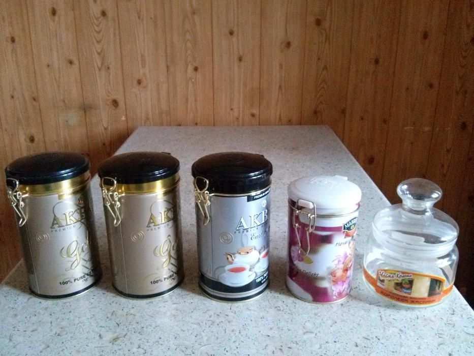 Металлические коробочки из под чая.
