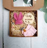 Zestaw dla niemowlaka prezent Gift Box BABY Shower zawieszka imienna