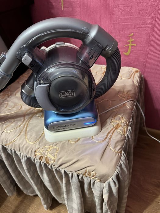 Продам аккумуляторный пылесос бренд Black Decker Black Decker