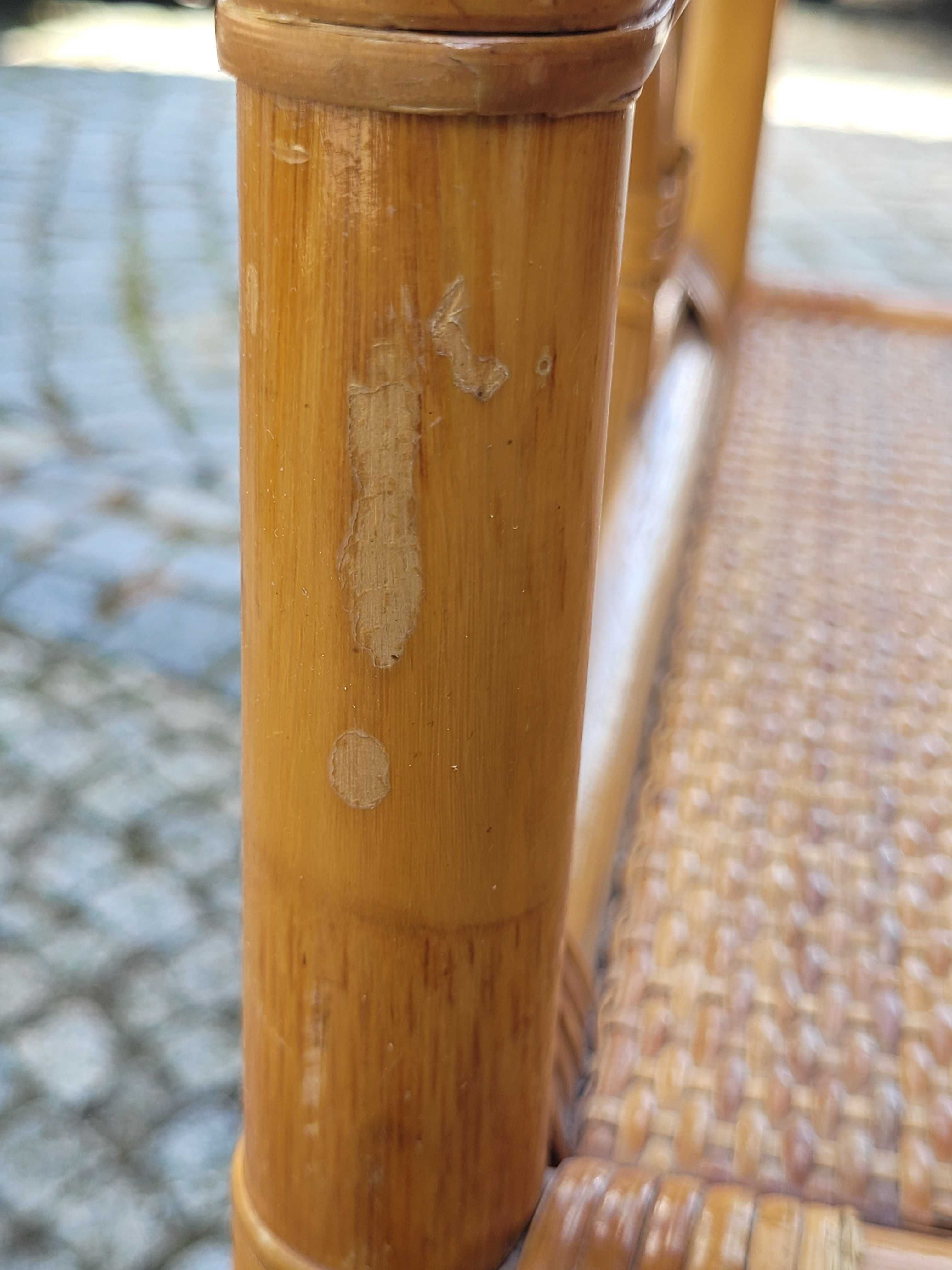 Ratanowy regał na książki z szufladami
