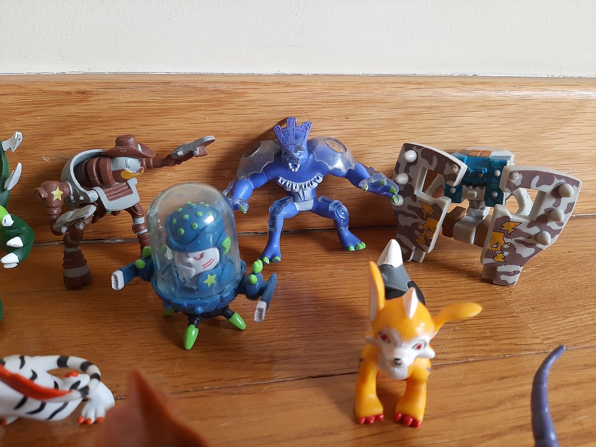 Diversas figuras Invizimals