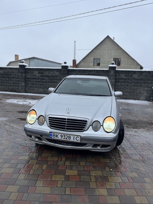 Mercedes-Benz W210 E270