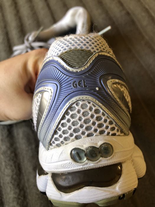 Спортивне взуття  Asics