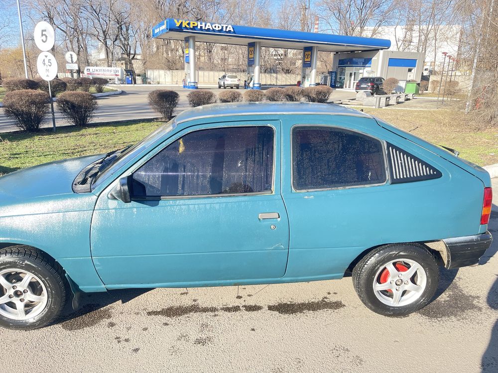 Opel kadet 1,3 на полном ходу! Торг уместен.