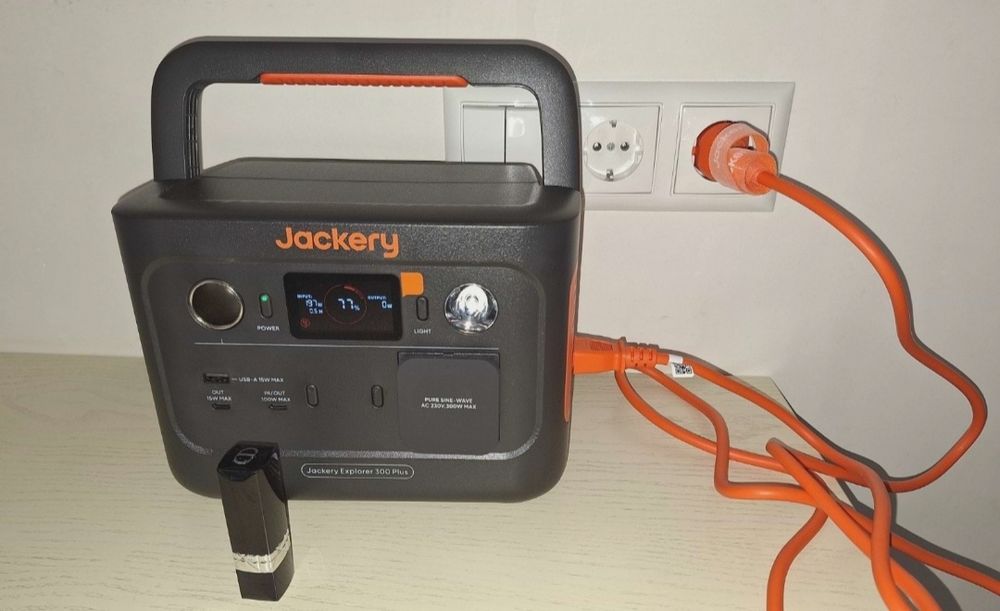 Зарядна станція універсальна Jackery Explorer 300PLS 288WH
