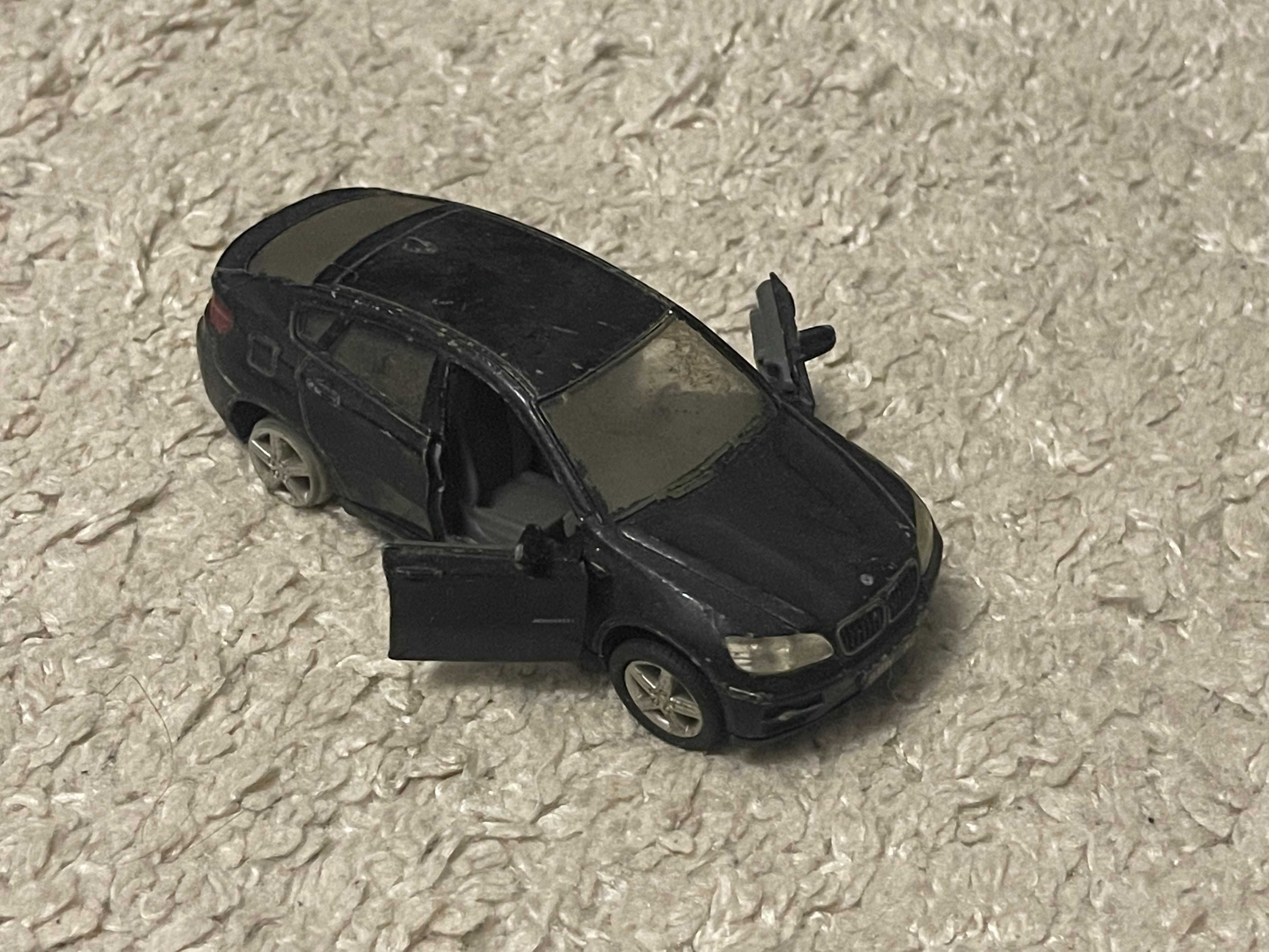 Модель машины BMW X6 1/38 KINSMART