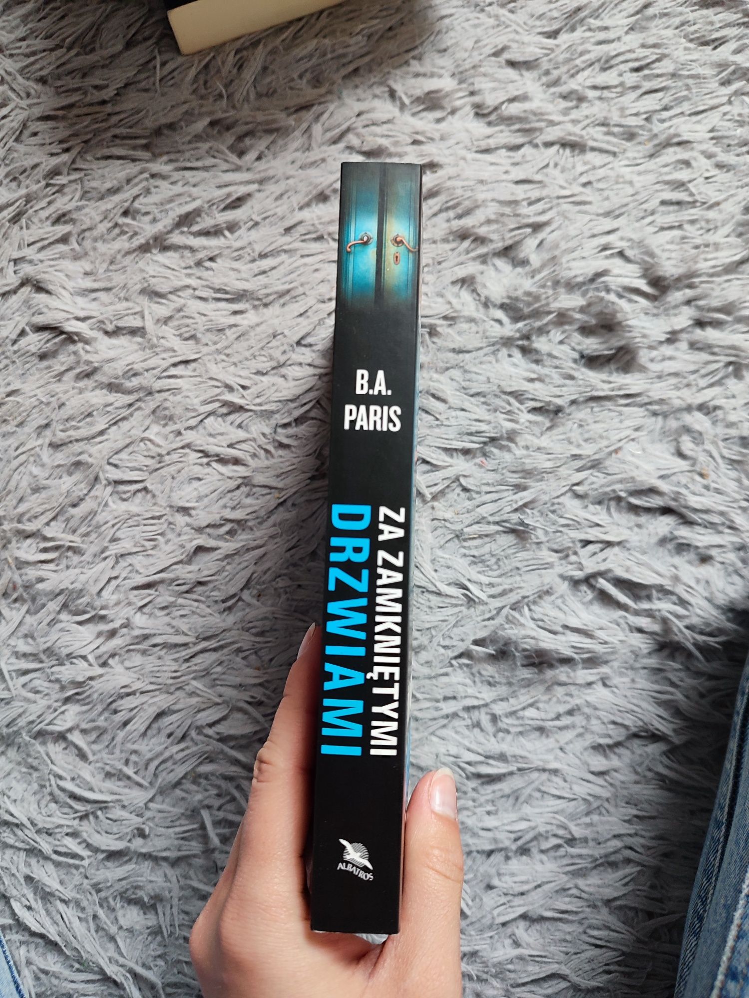 Książka "Za zamkniętymi drzwiami" B.A. Paris