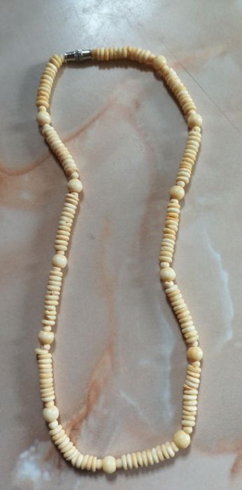 Naszyjnik masa  kolor smietankowy