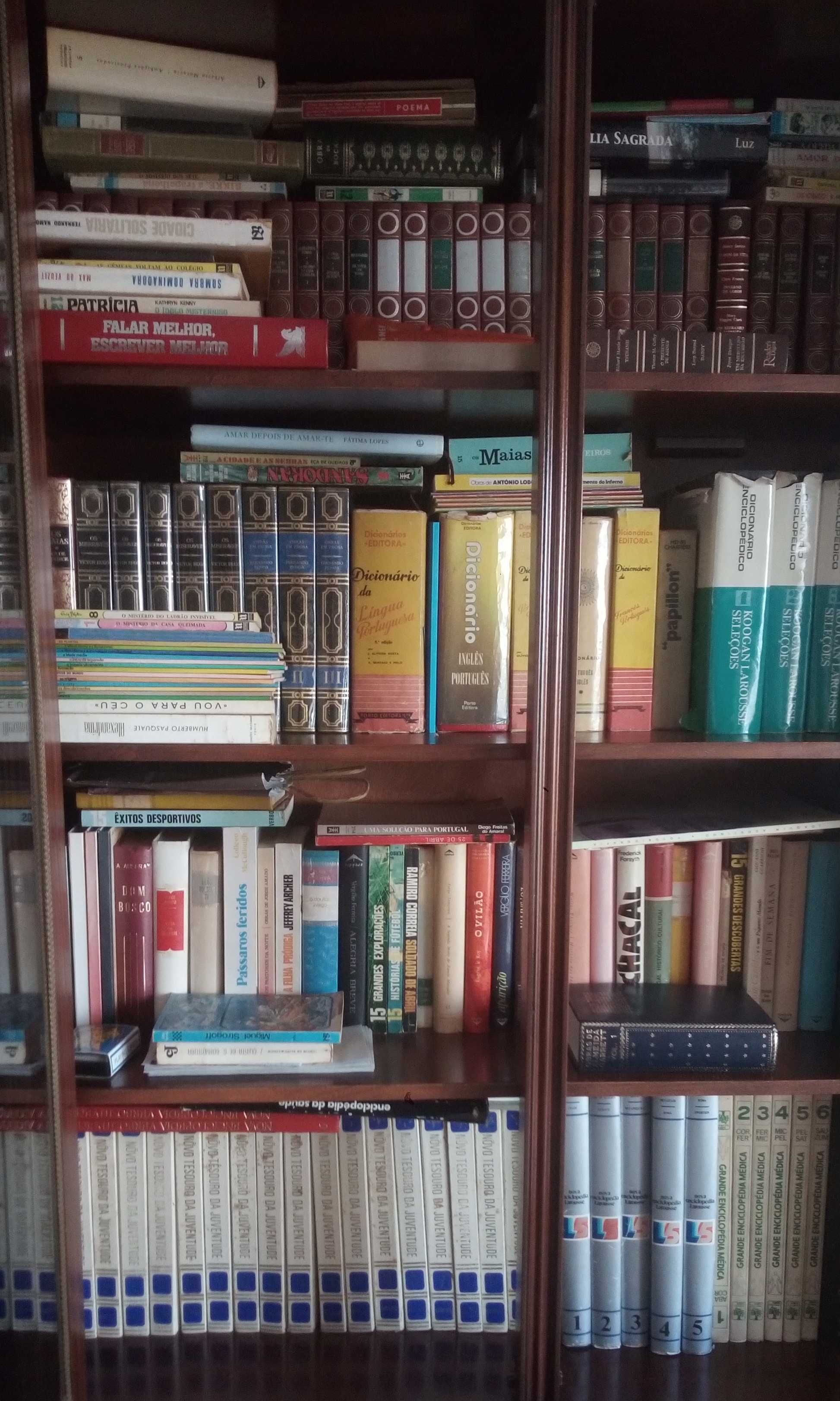 Livros e enciclopédias