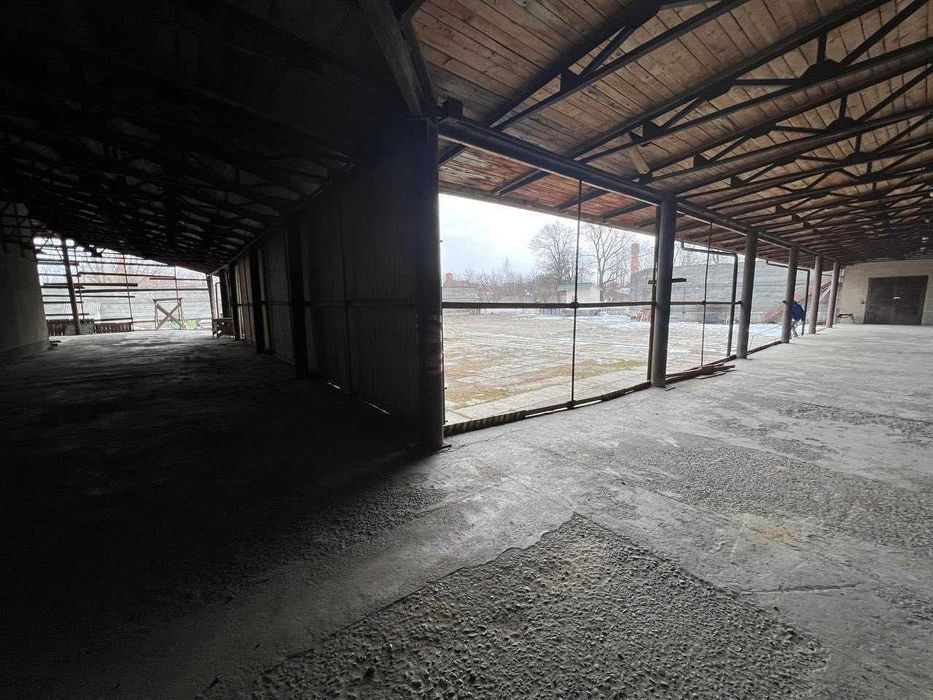 Продам комерційне приміщення у Брошнів-Осаді площею 2700м2