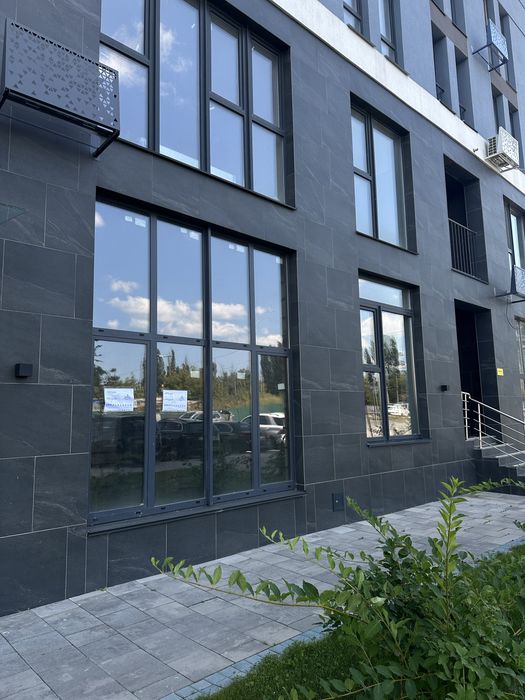 Sky Avenue, Святослава Хороброго 11б, Севастопольська площа