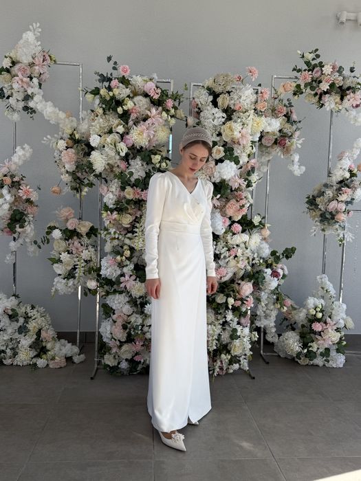 Святкова біла сукня