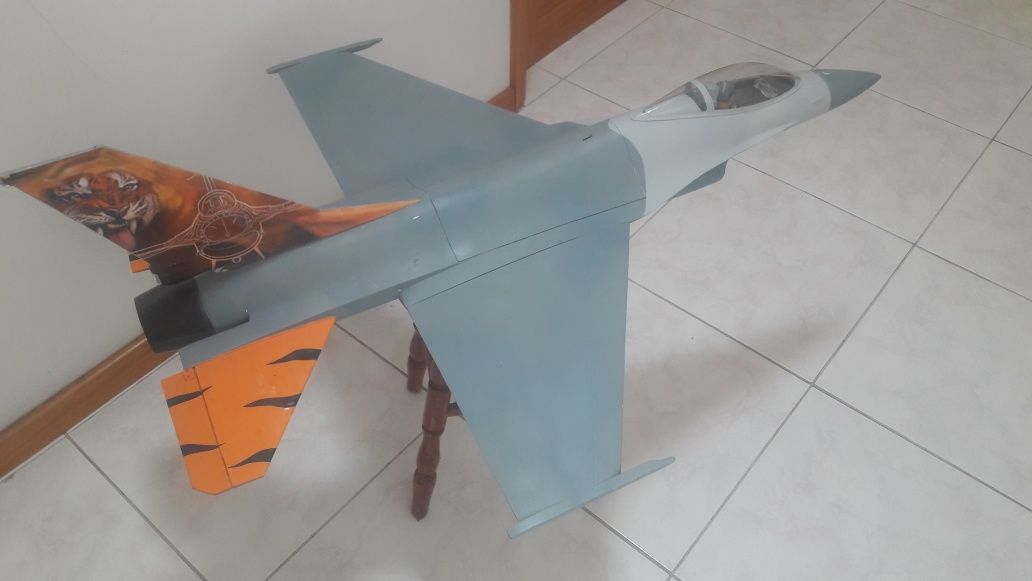 Aeromodelismo RC F16 Falcon EDF