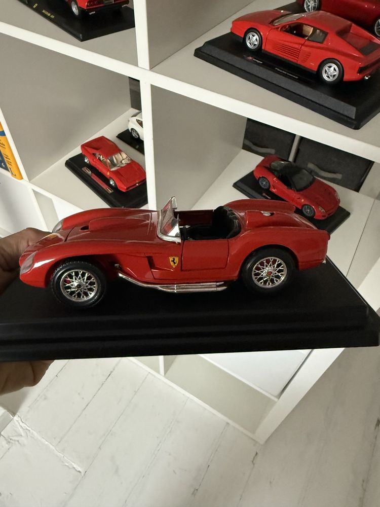Ferrari Bburago 1/24 testarossa