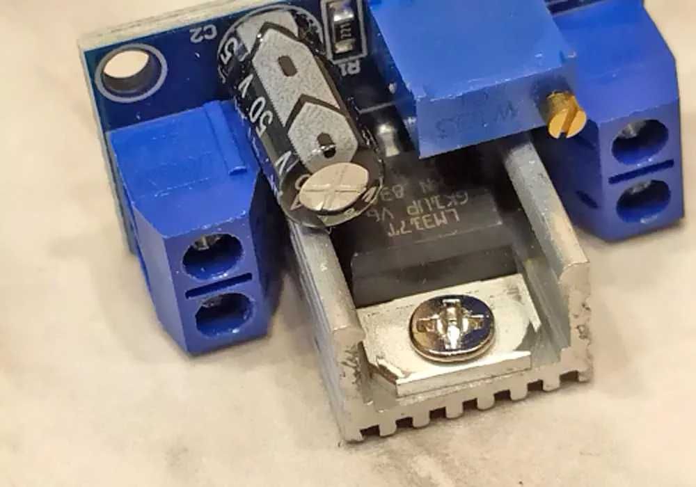 LM317 преобразователь напряжения понижающий стабилизирующий