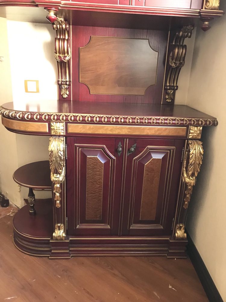 Продаж меблів з виставки шкаф, трюмо, кабінет, стол, є двері