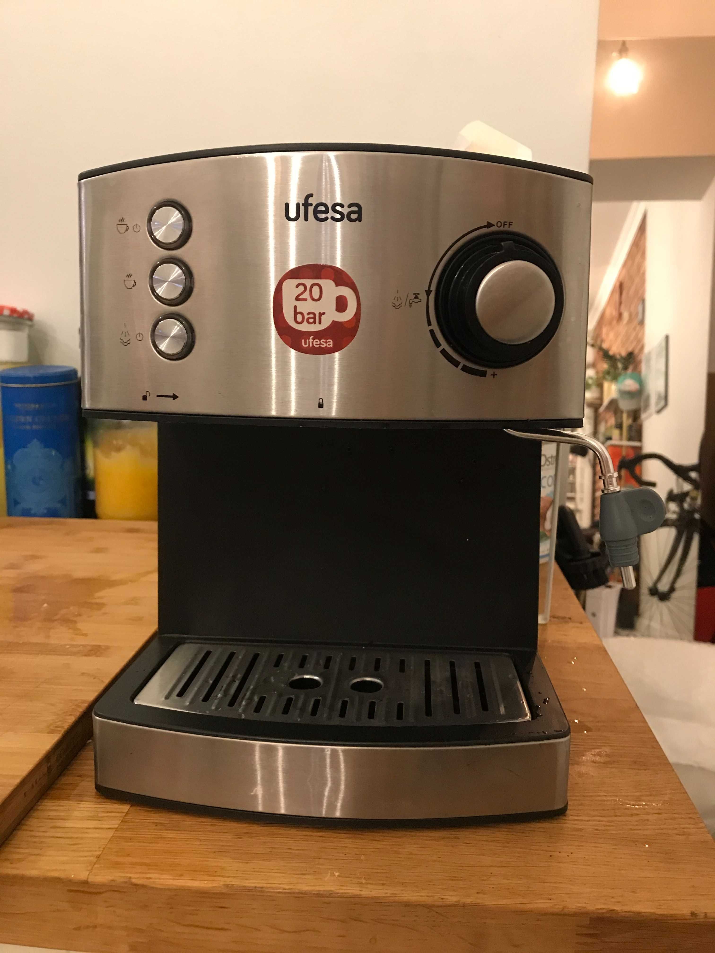Ekspres do kawy UFESA CE7240 2Espresso 20 BAR 850W 1,6l Srebrny Czarny